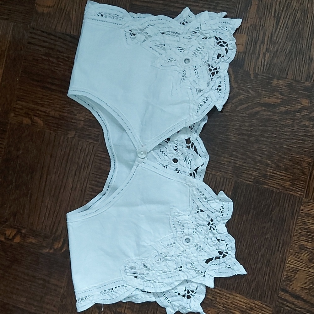 Vintage white cotton and lace collar